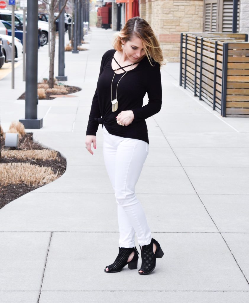 Monochrome Kendra Scott Jewelry Look [Knotted Top + White Pants ...