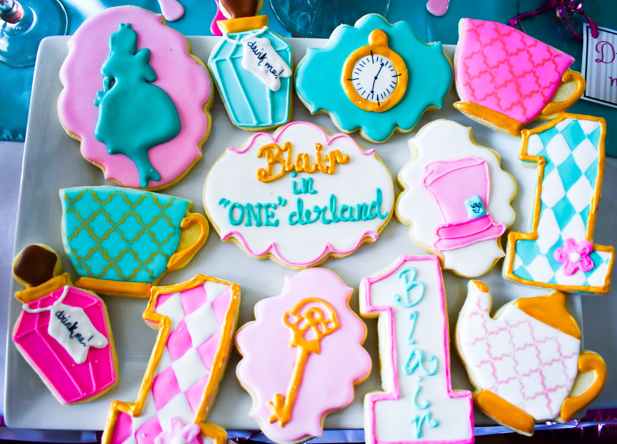 https://www.covetbytricia.com/wp-content/uploads/2018/07/Alice-in-ONEderland-Birthday-Party-Decorated-Cookies.jpeg