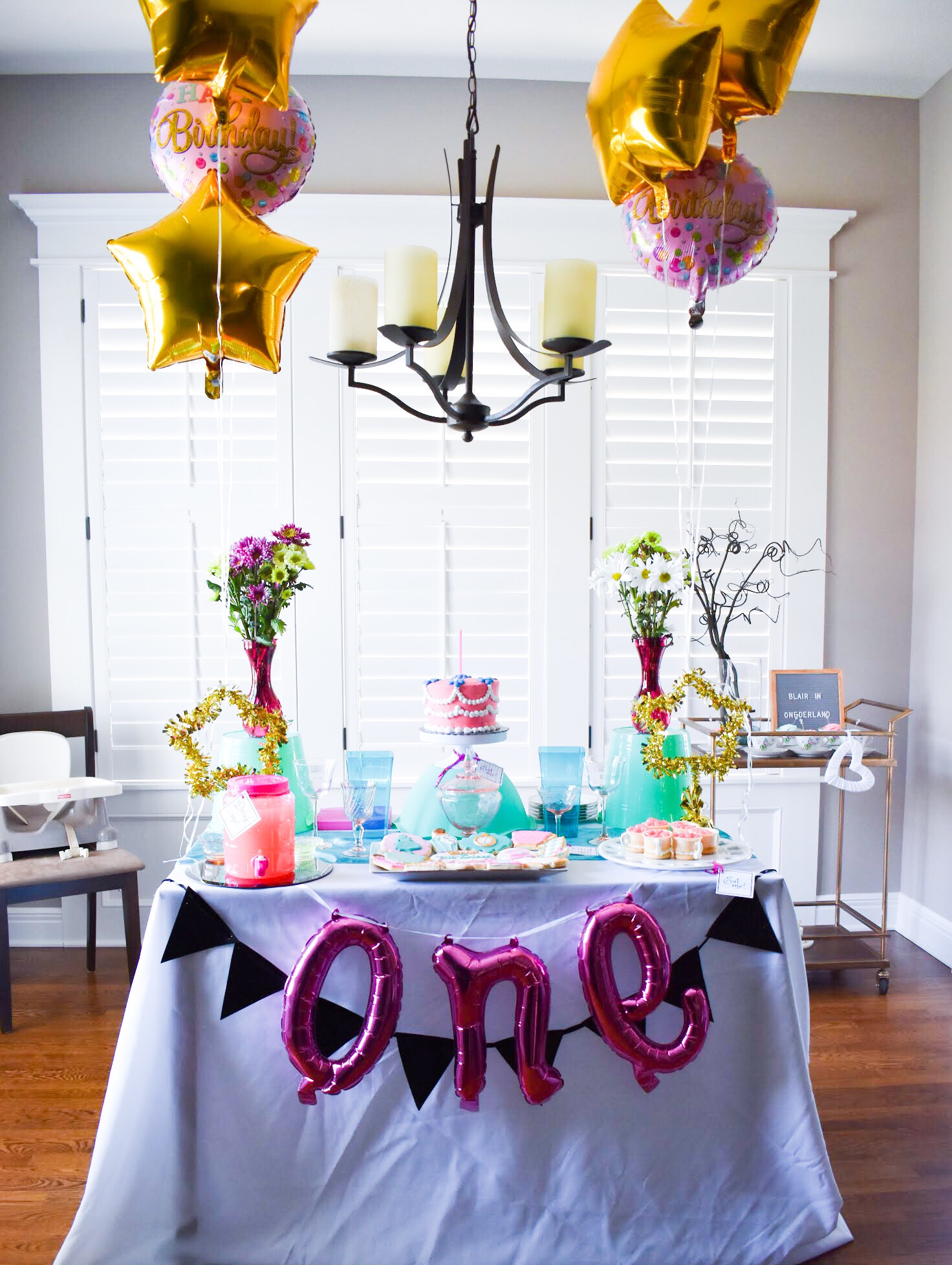 https://www.covetbytricia.com/wp-content/uploads/2018/07/Alice-in-ONEderland-Birthday-Party-Decoration-Ideas.jpeg