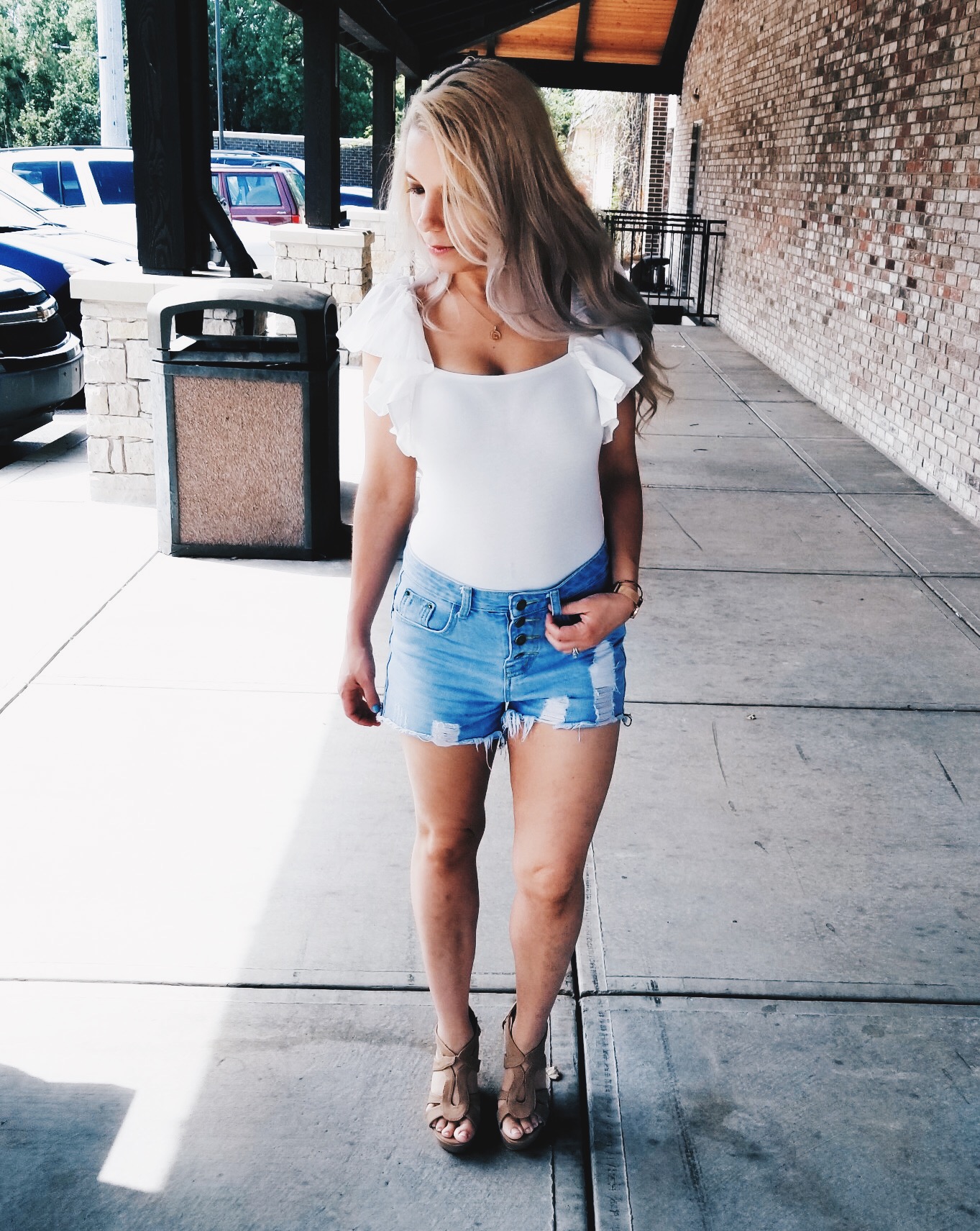 white bodysuit high waisted jean shorts casual summer outfit