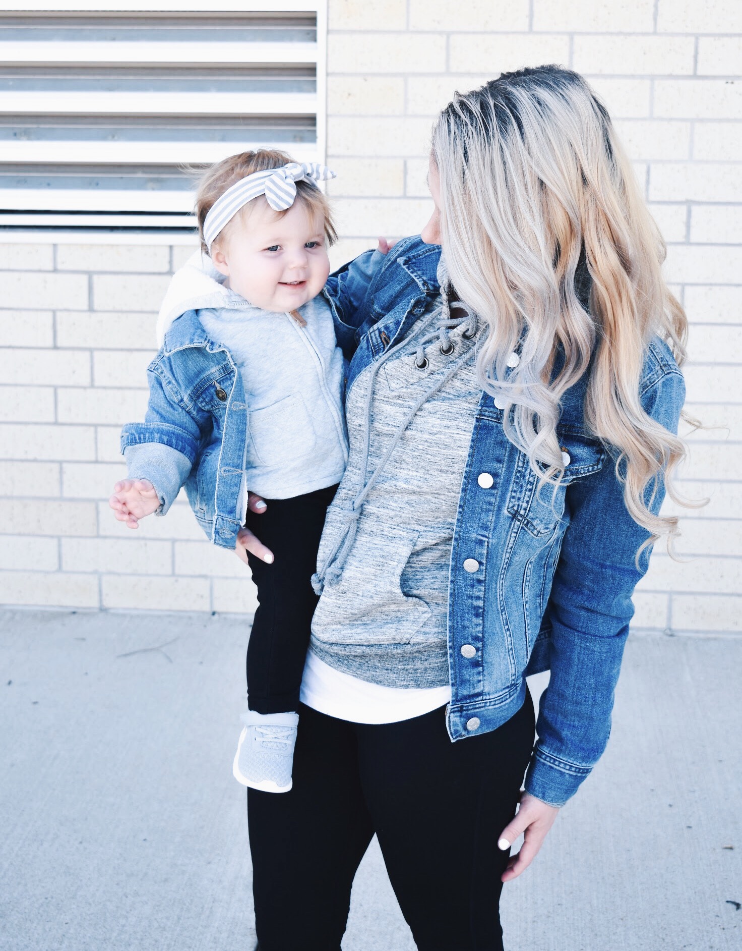 matching mother and newborn daughter outfits