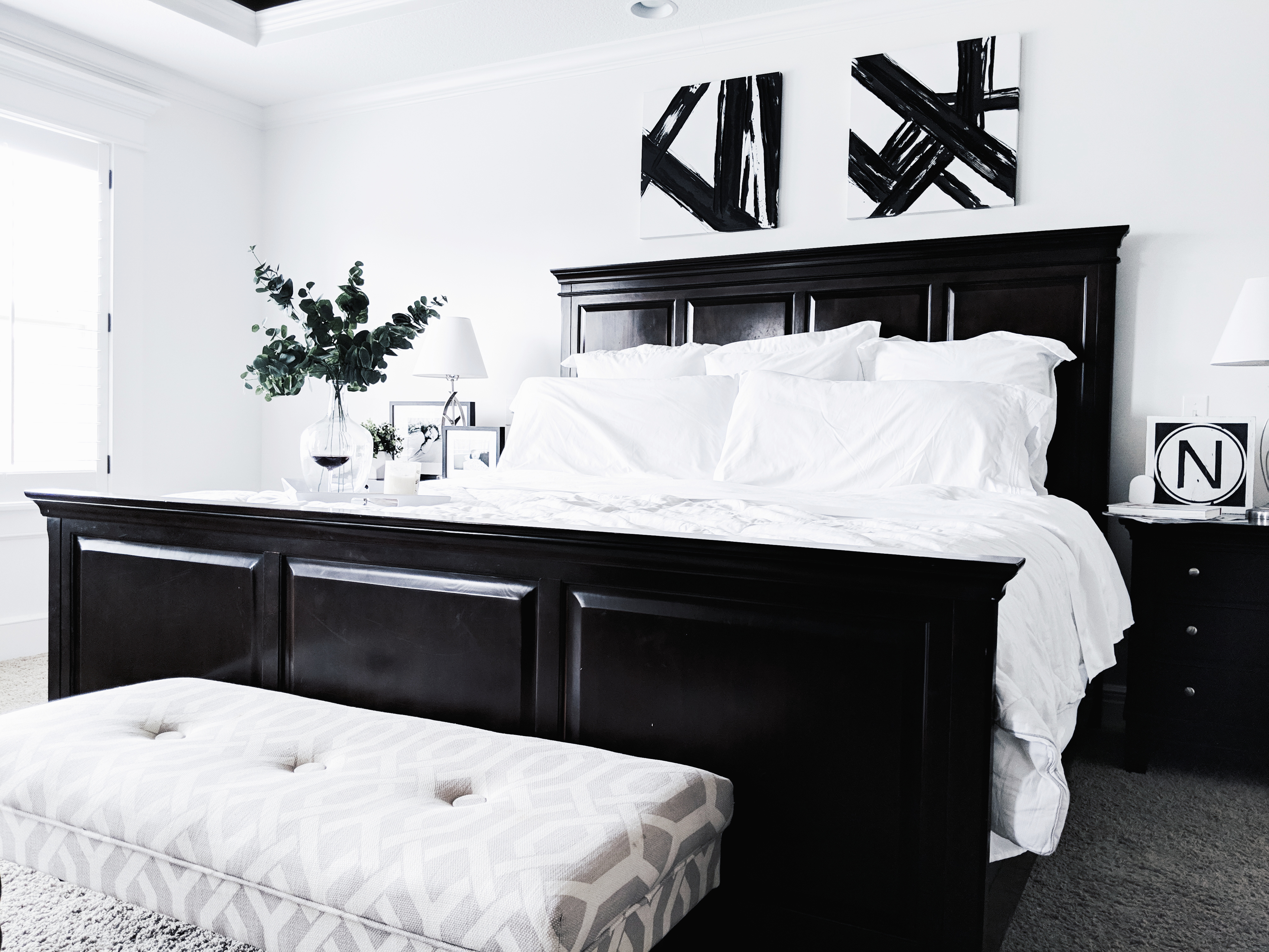 Black And White Luxury Bedroom | semashow.com