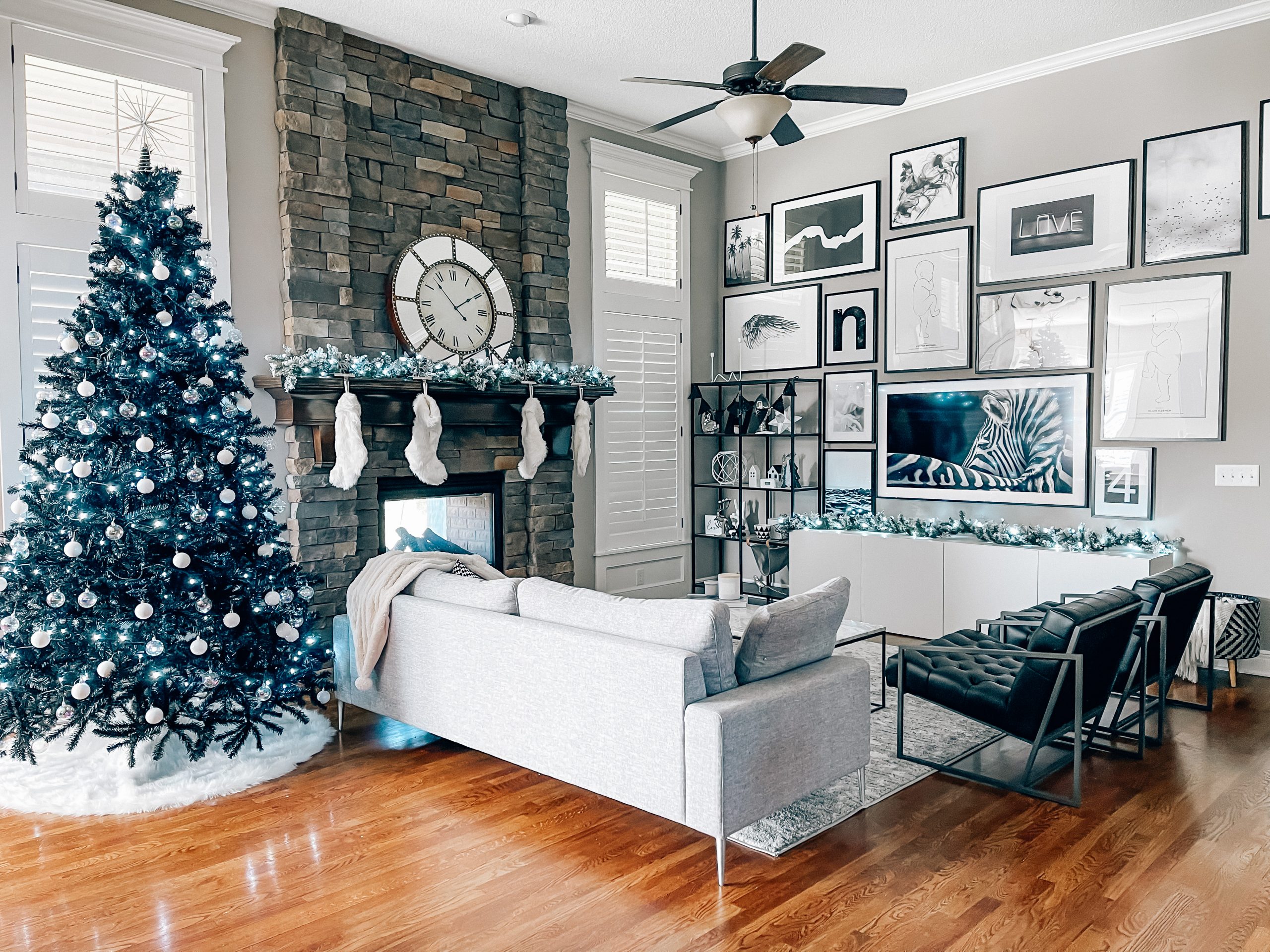 modern living room decoration for christmas